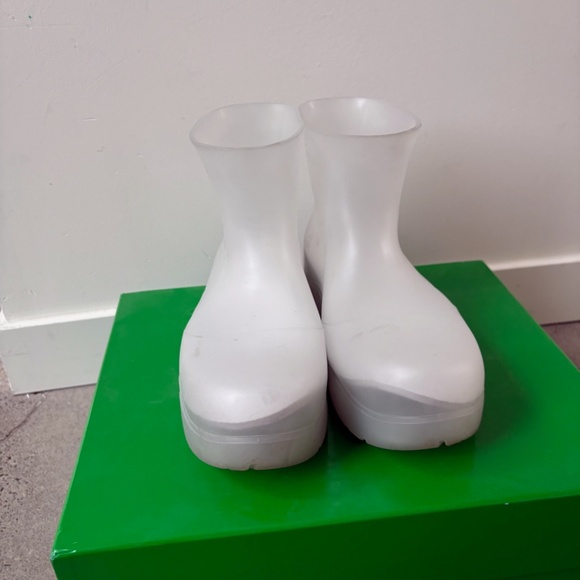 Bottega Veneta Transparent Puddle Boots - Picture 3 of 6